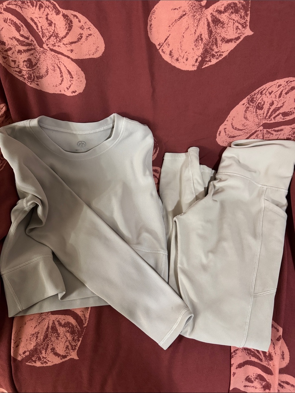 Women's Crewneck Top & High-Waist Leggings Set - Light Gray